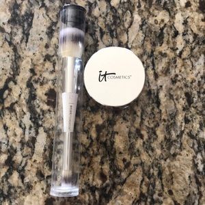 It cosmetics finishing powder! Medium shade!